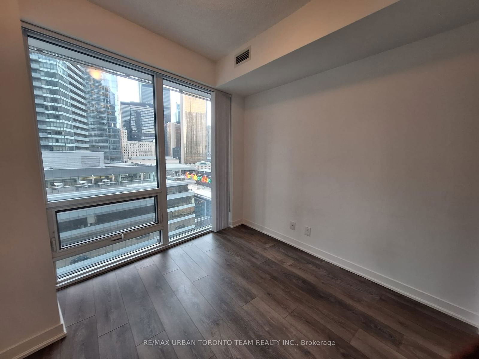 100 Harbour St, unit 1802 for rent