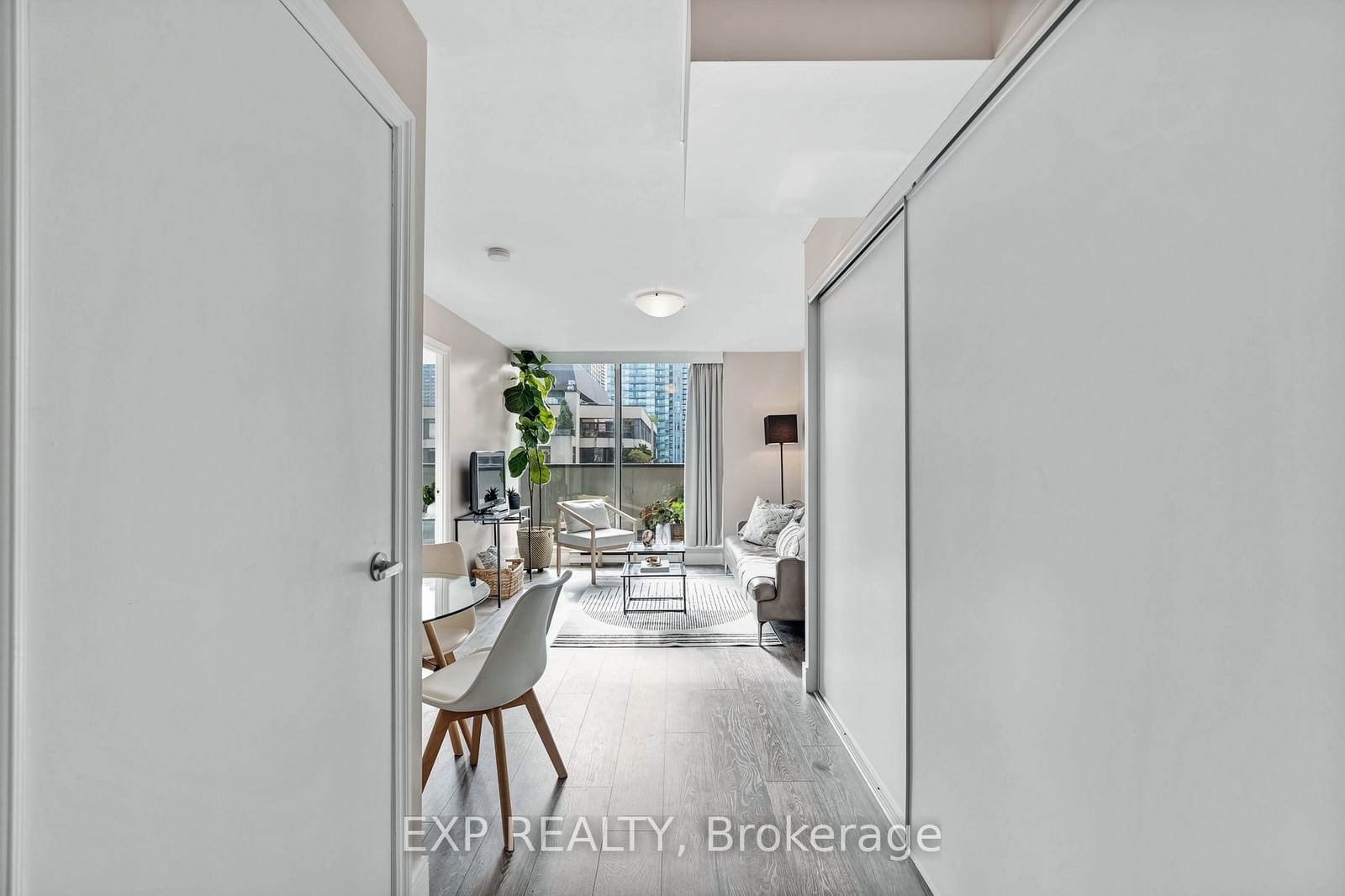 914 Yonge St, unit 1106 for sale