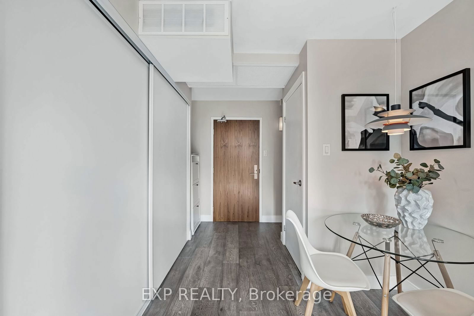 914 Yonge St, unit 1106 for sale