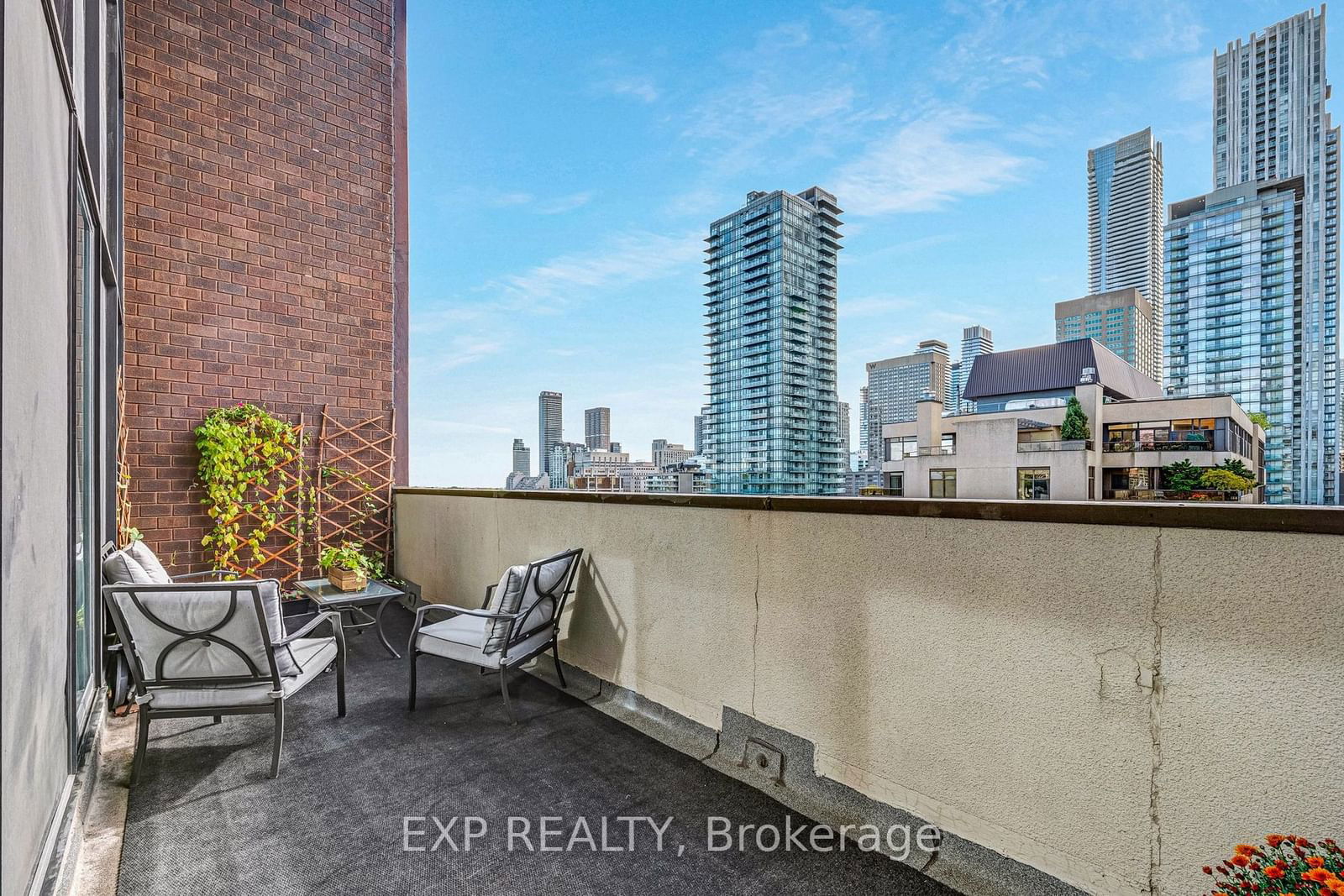 914 Yonge St, unit 1106 for sale