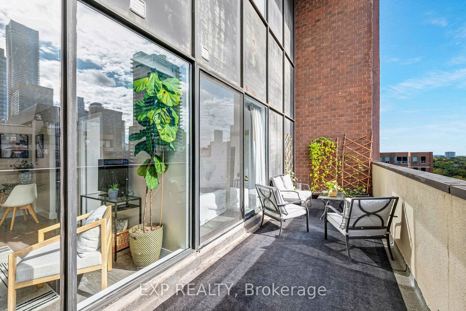 914 Yonge St, unit 1106 for sale