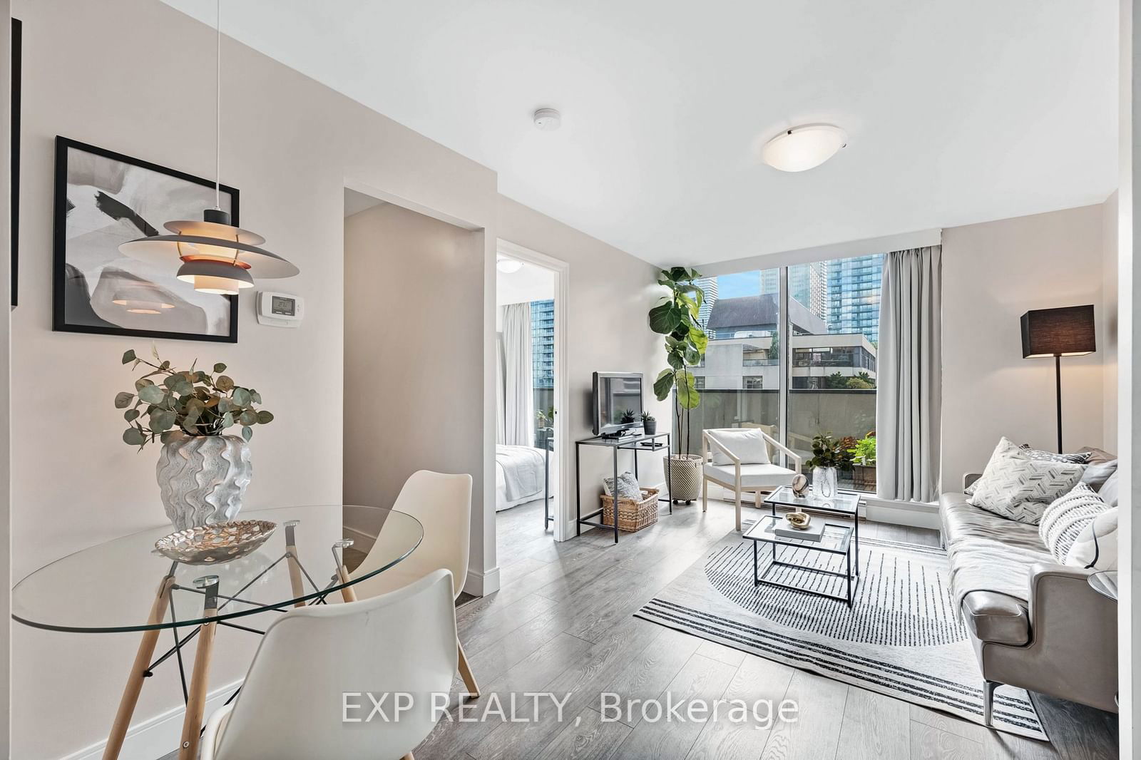 914 Yonge St, unit 1106 for sale