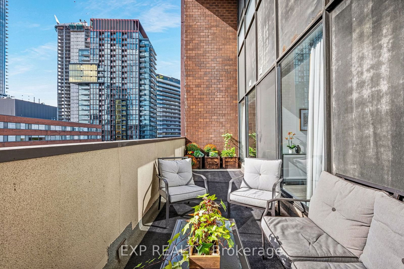 914 Yonge St, unit 1106 for sale