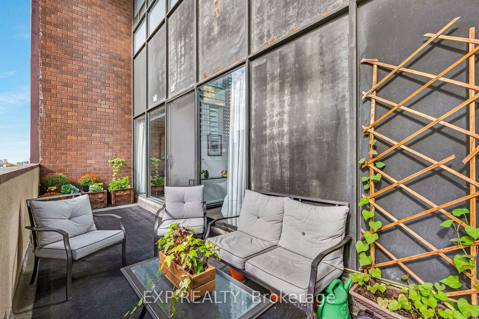 914 Yonge St, unit 1106 for sale