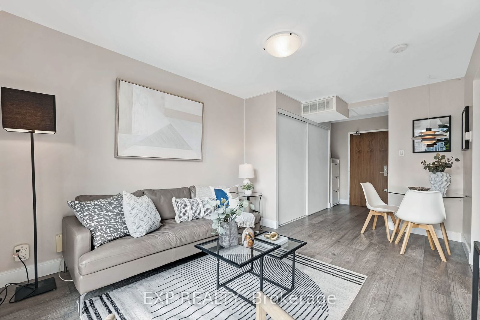 914 Yonge St, unit 1106 for sale