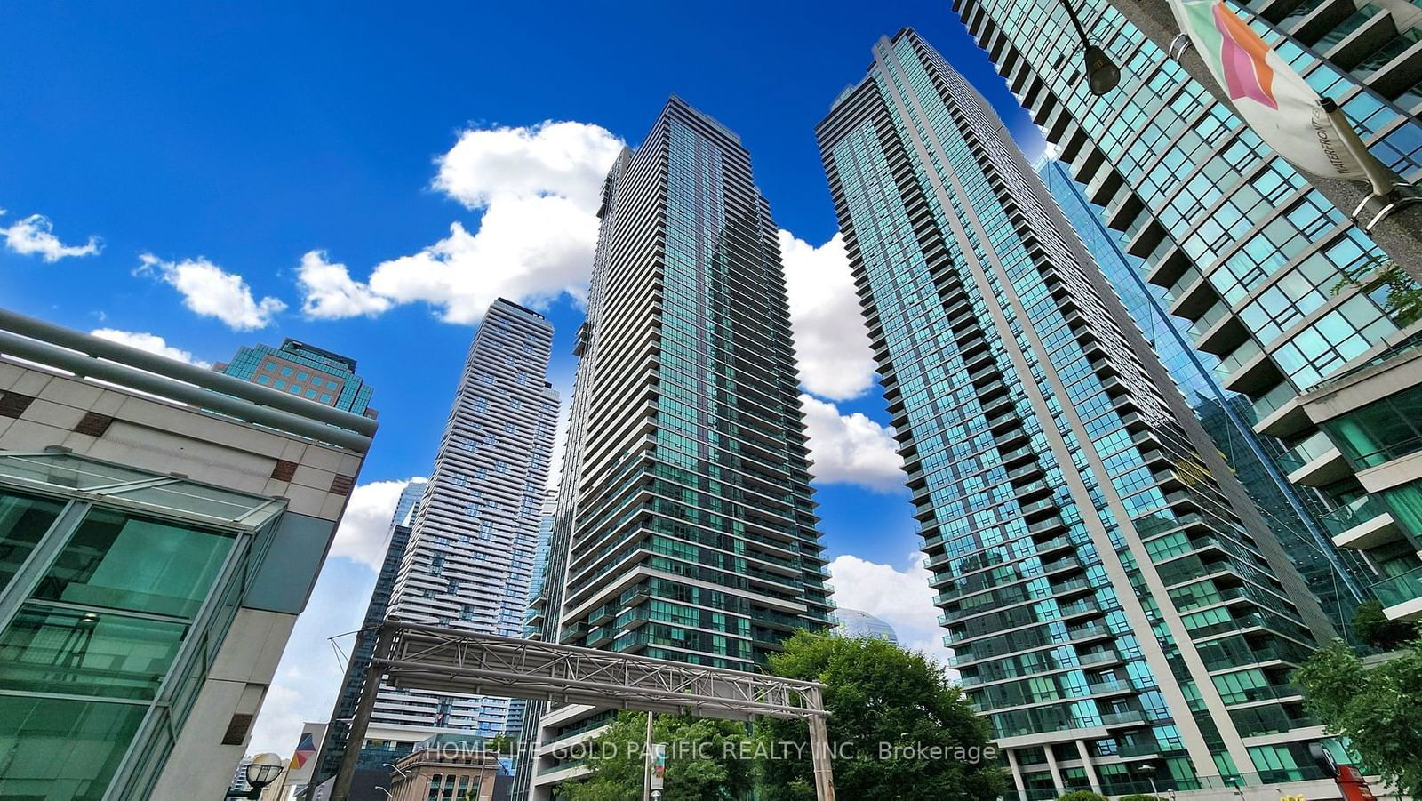 33 Bay St, unit 1812 for sale