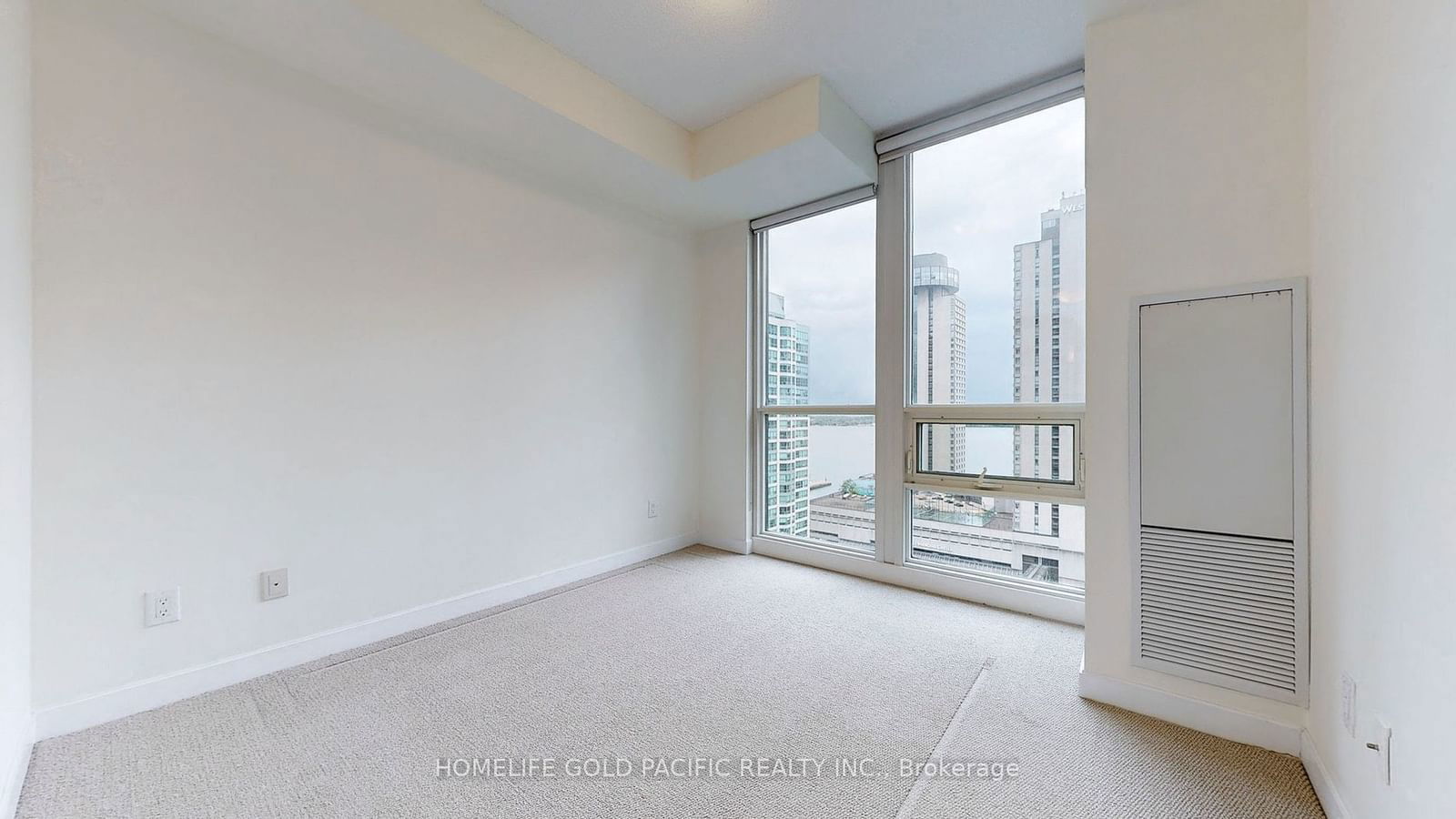 33 Bay St, unit 1812 for sale