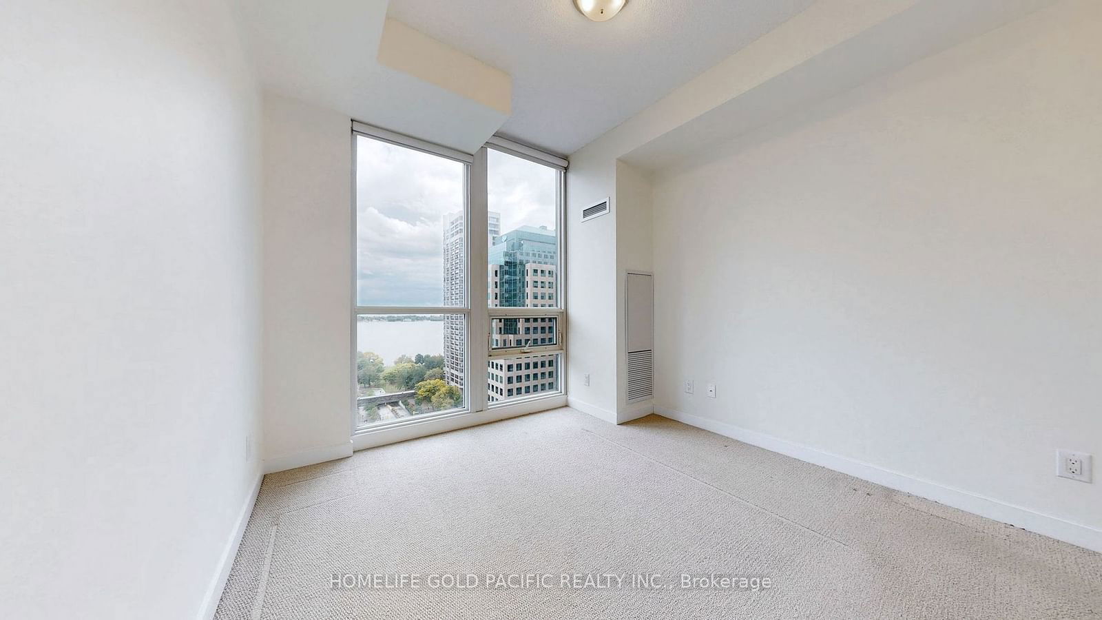 33 Bay St, unit 1812 for sale