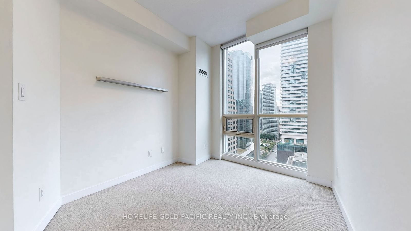 33 Bay St, unit 1812 for sale