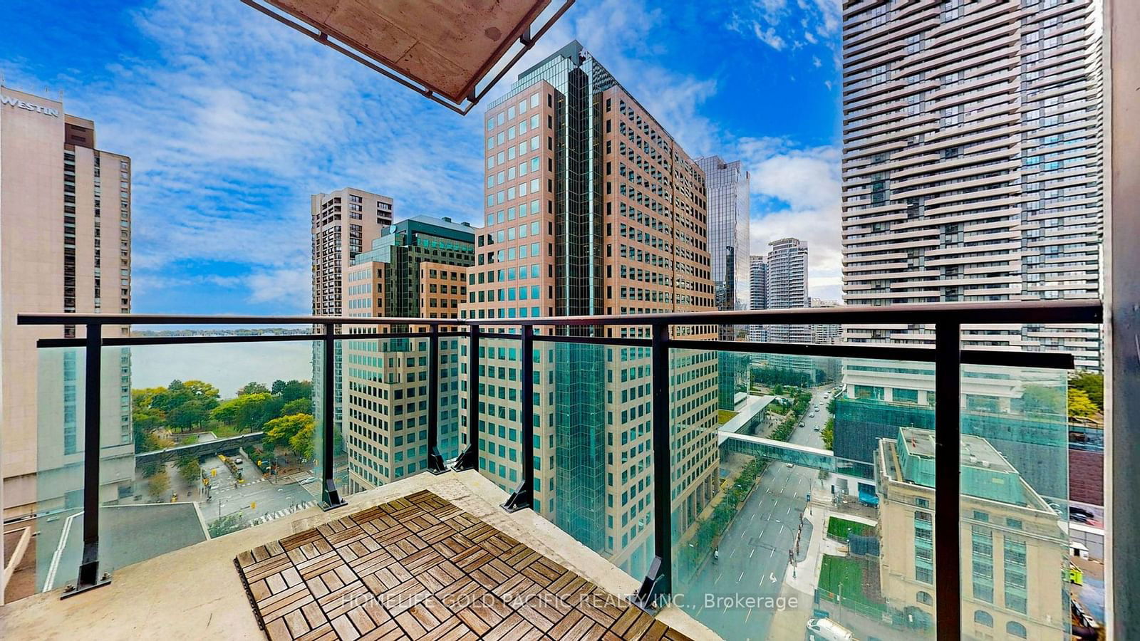 33 Bay St, unit 1812 for sale