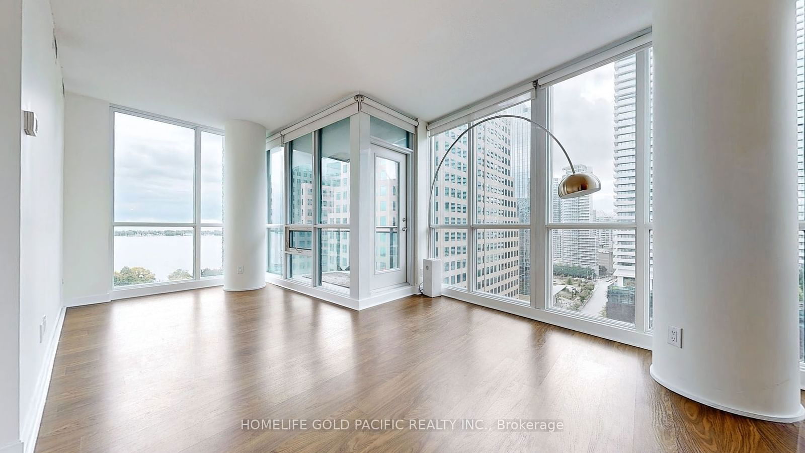 33 Bay St, unit 1812 for sale