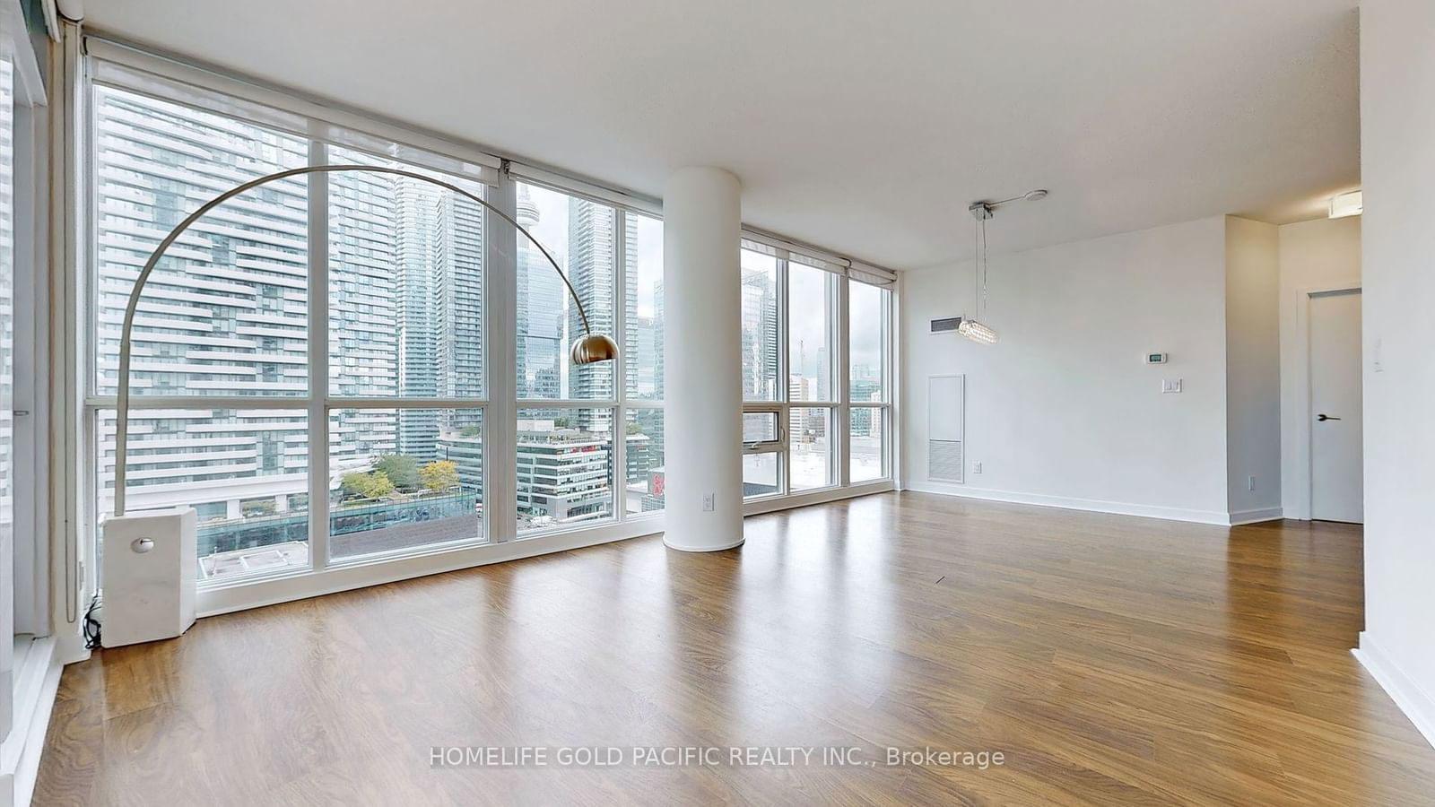 33 Bay St, unit 1812 for sale