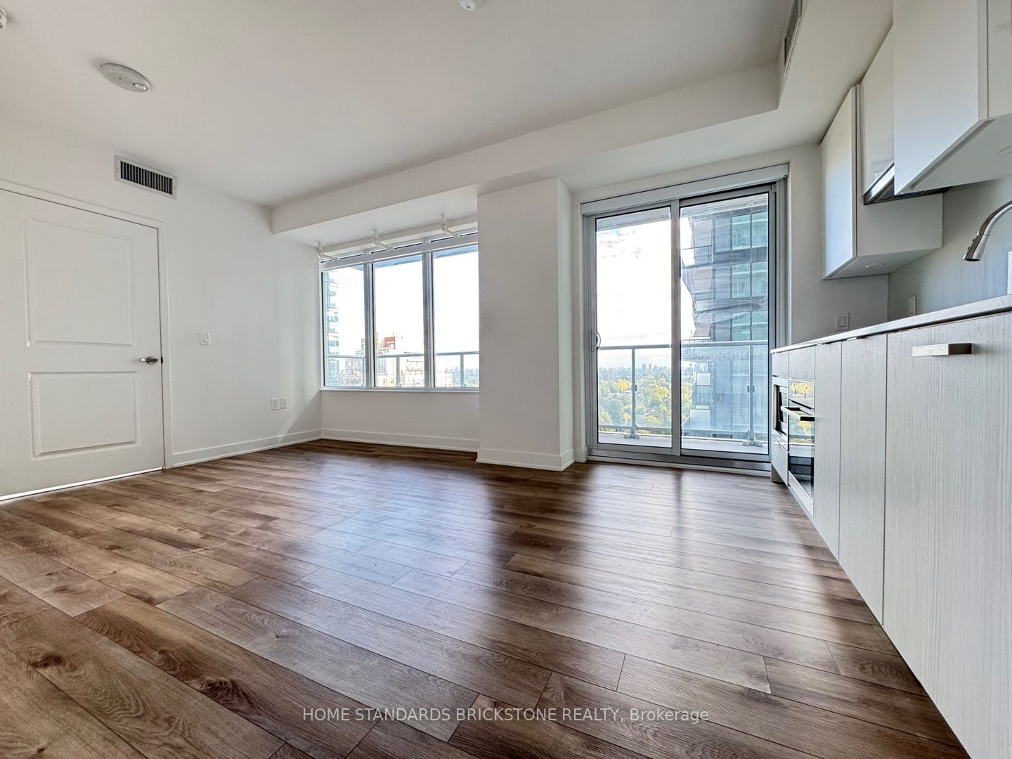 99 Broadway Ave, unit 1503 for rent