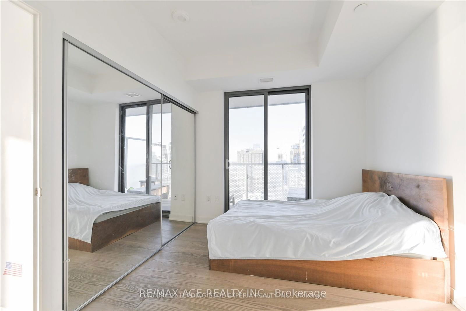 11 Wellesley St, unit 3708 for rent