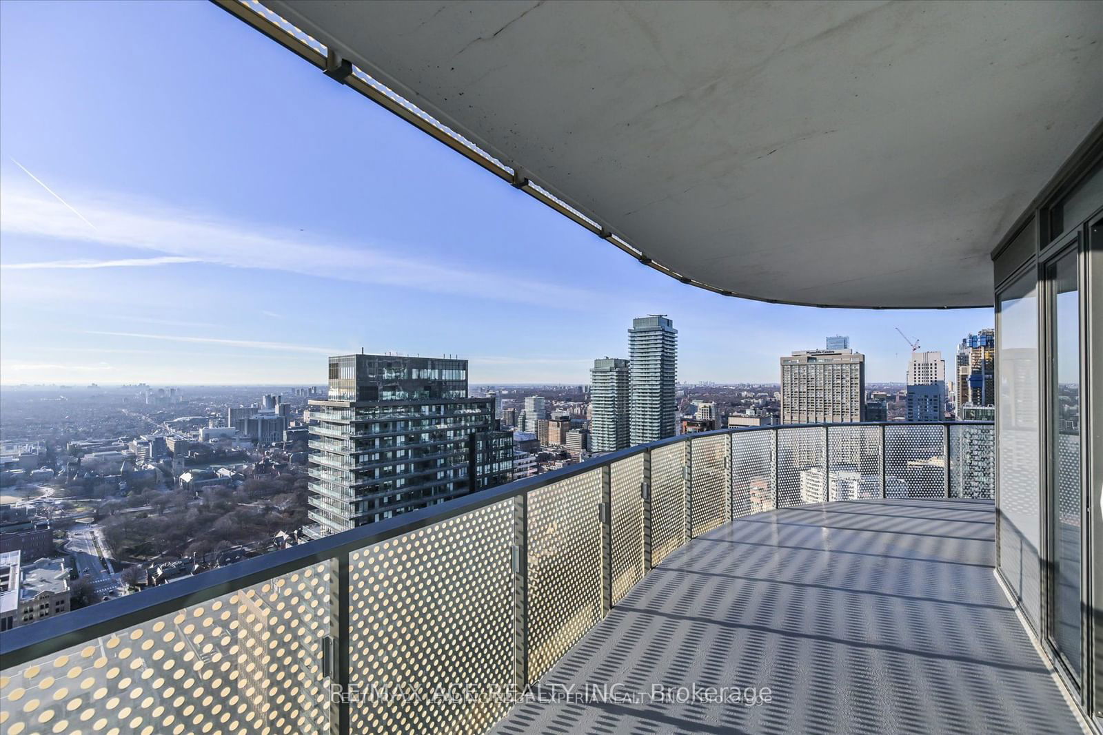 11 Wellesley St, unit 3708 for rent