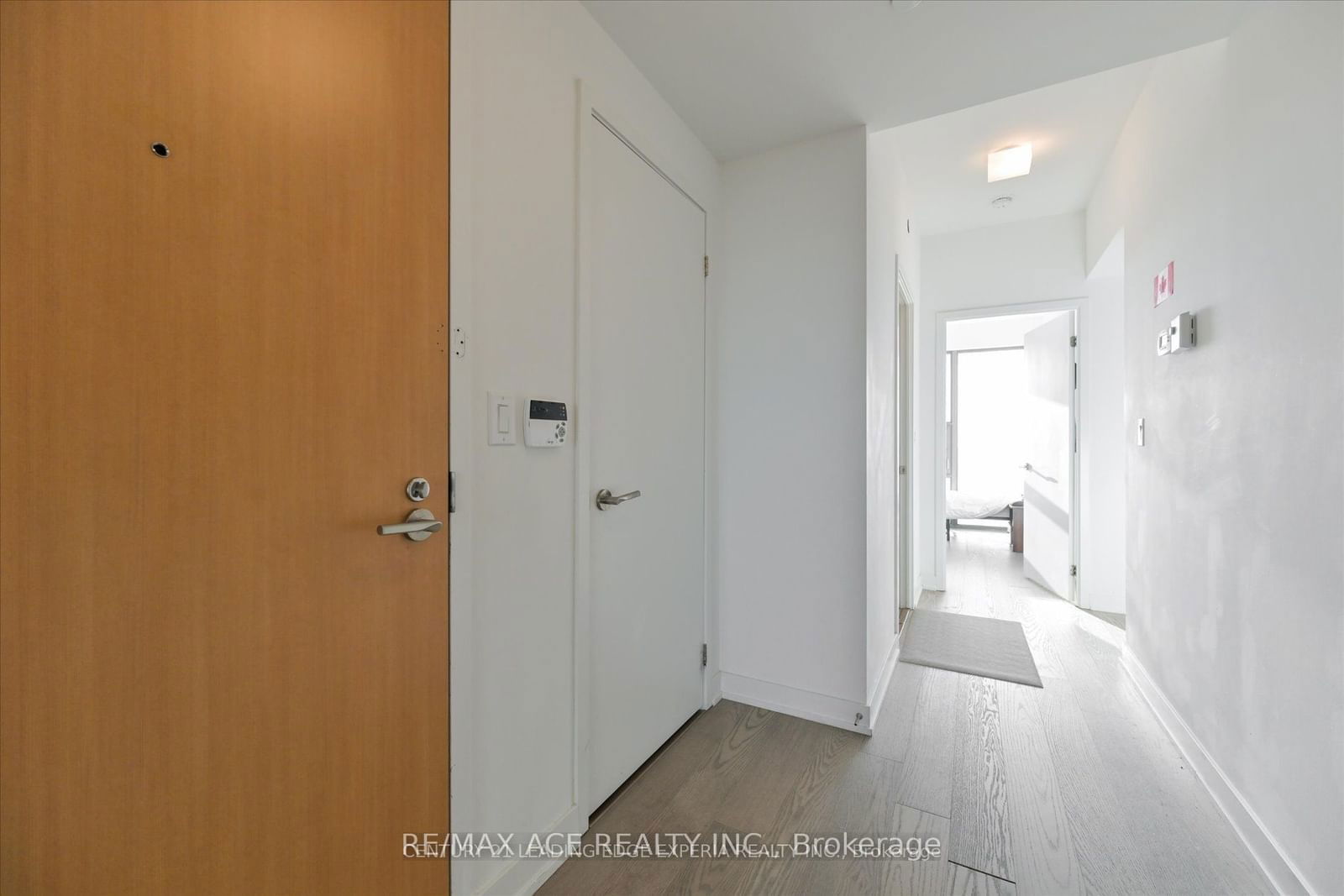 11 Wellesley St, unit 3708 for rent