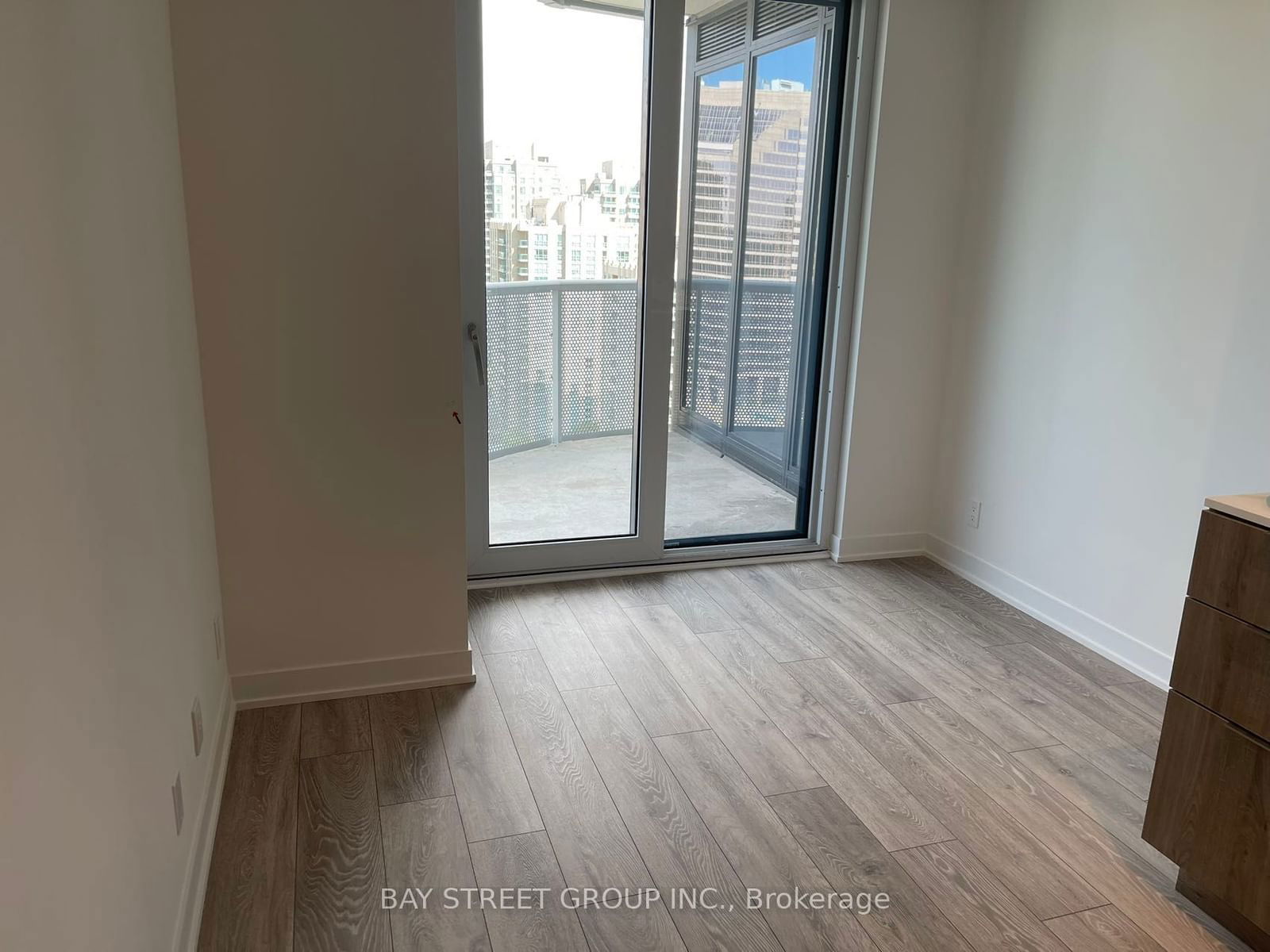 15 HOLMES Ave, unit 1807 for rent