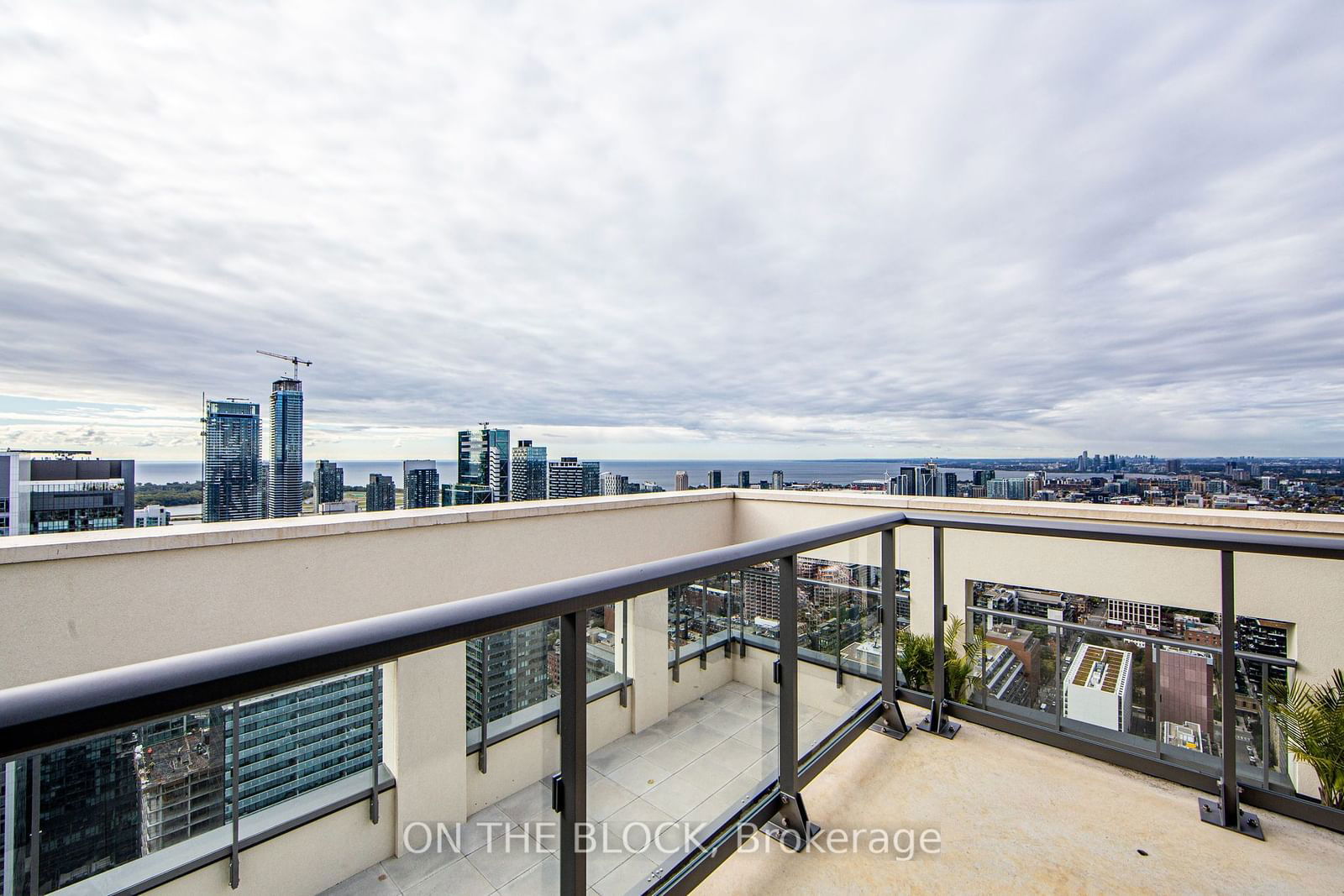 108 Peter St, unit 5207 for rent