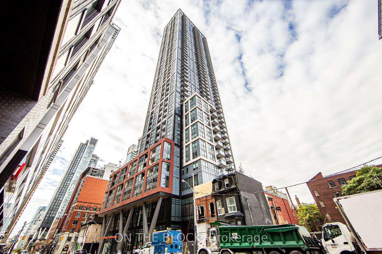 108 Peter St, unit 5207 for rent