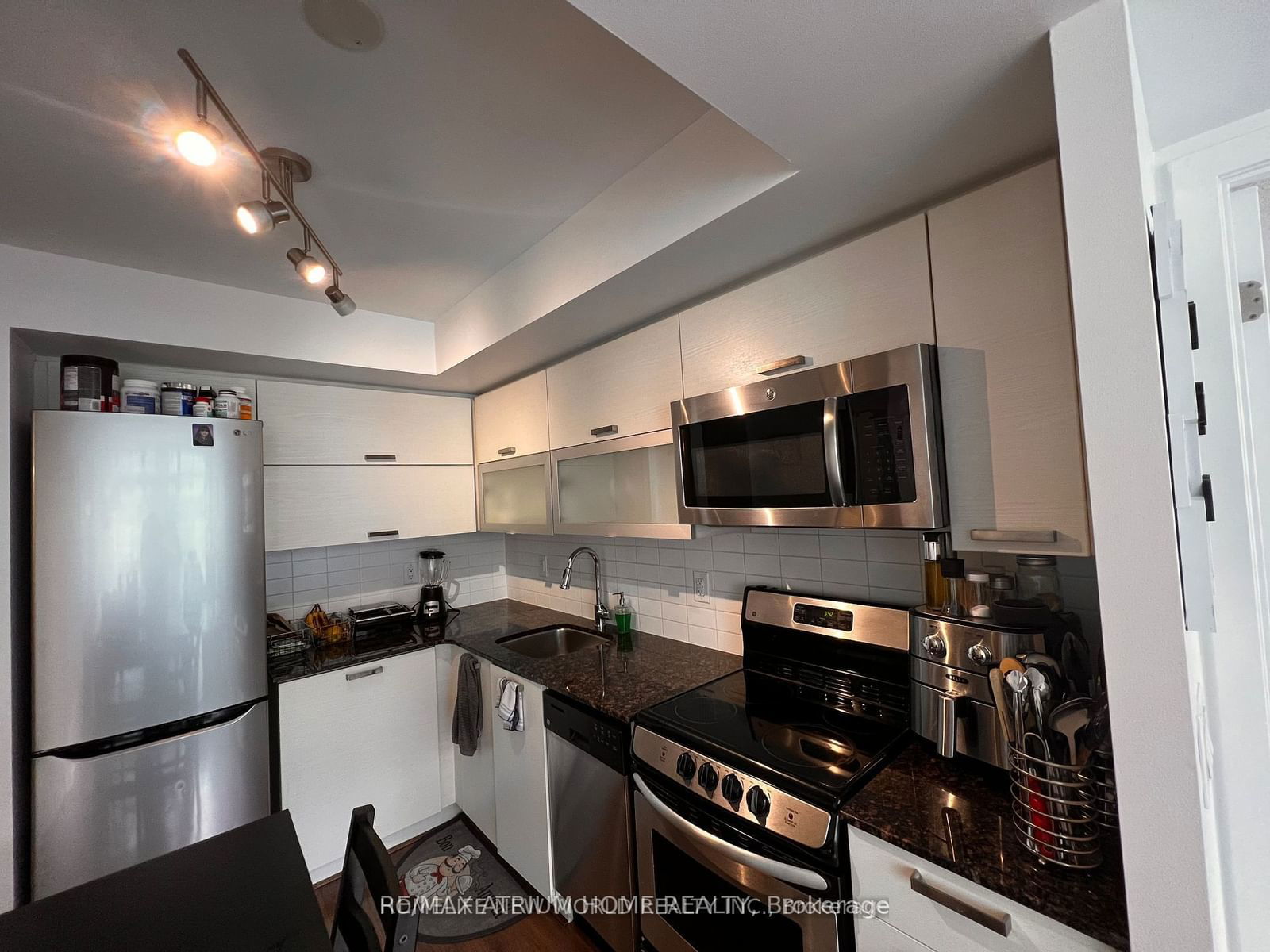 36 Lisgar St, unit 2103 E for rent