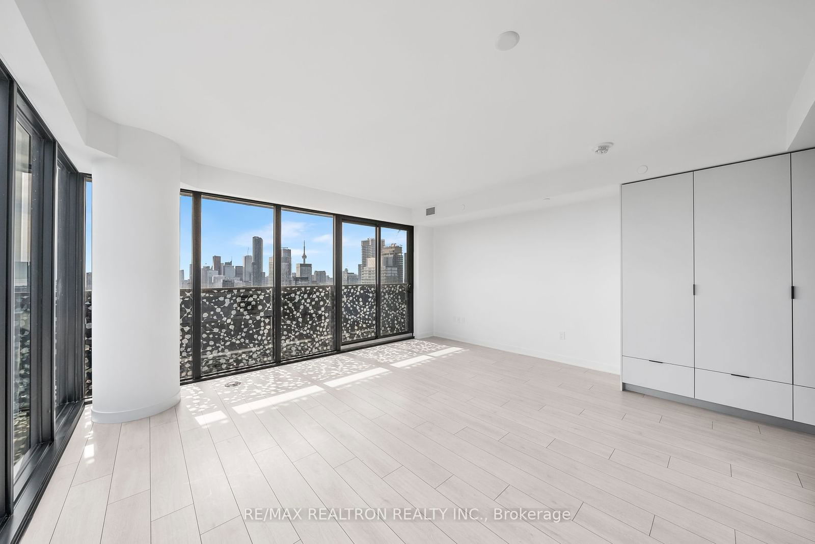 55 Charles St E, unit 4102 for sale