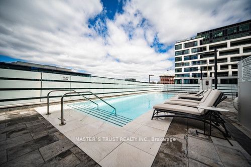 480 Front St W, unit 805 for sale