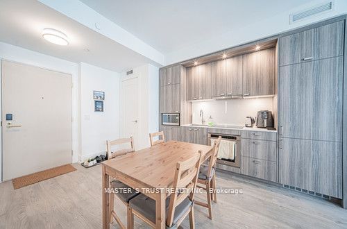 480 Front St W, unit 805 for sale