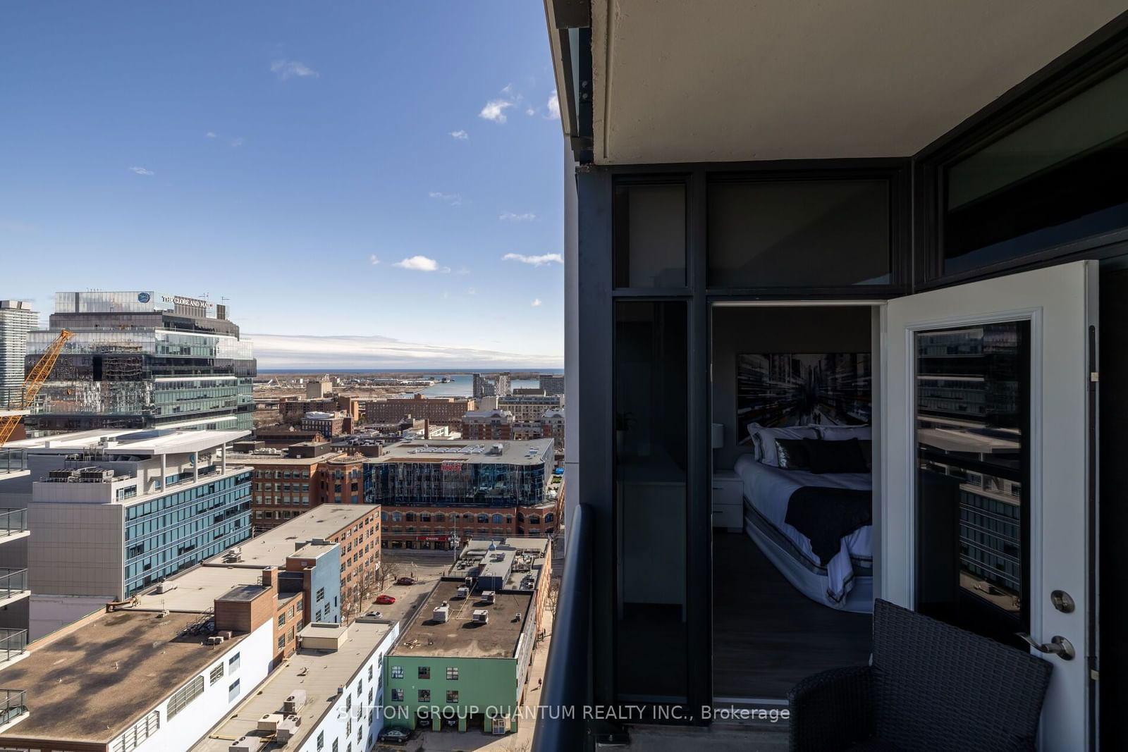 400 Adelaide St E, unit LPH03 for sale