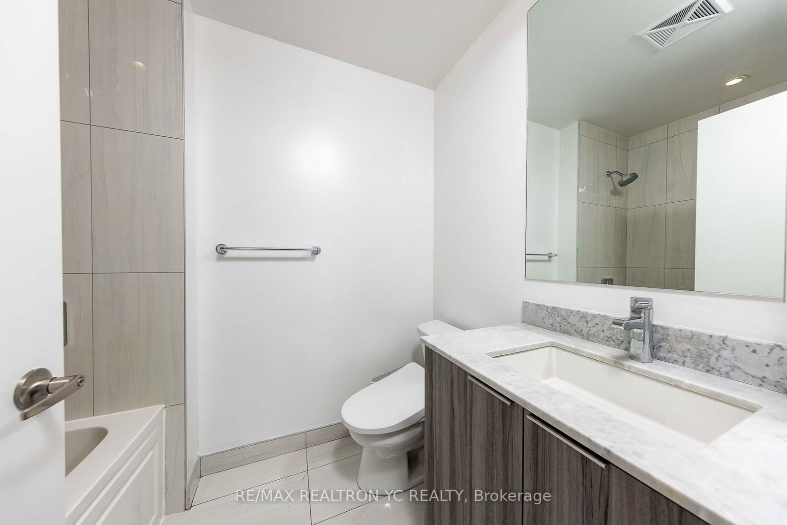 955 Bay St, unit 3907 for sale