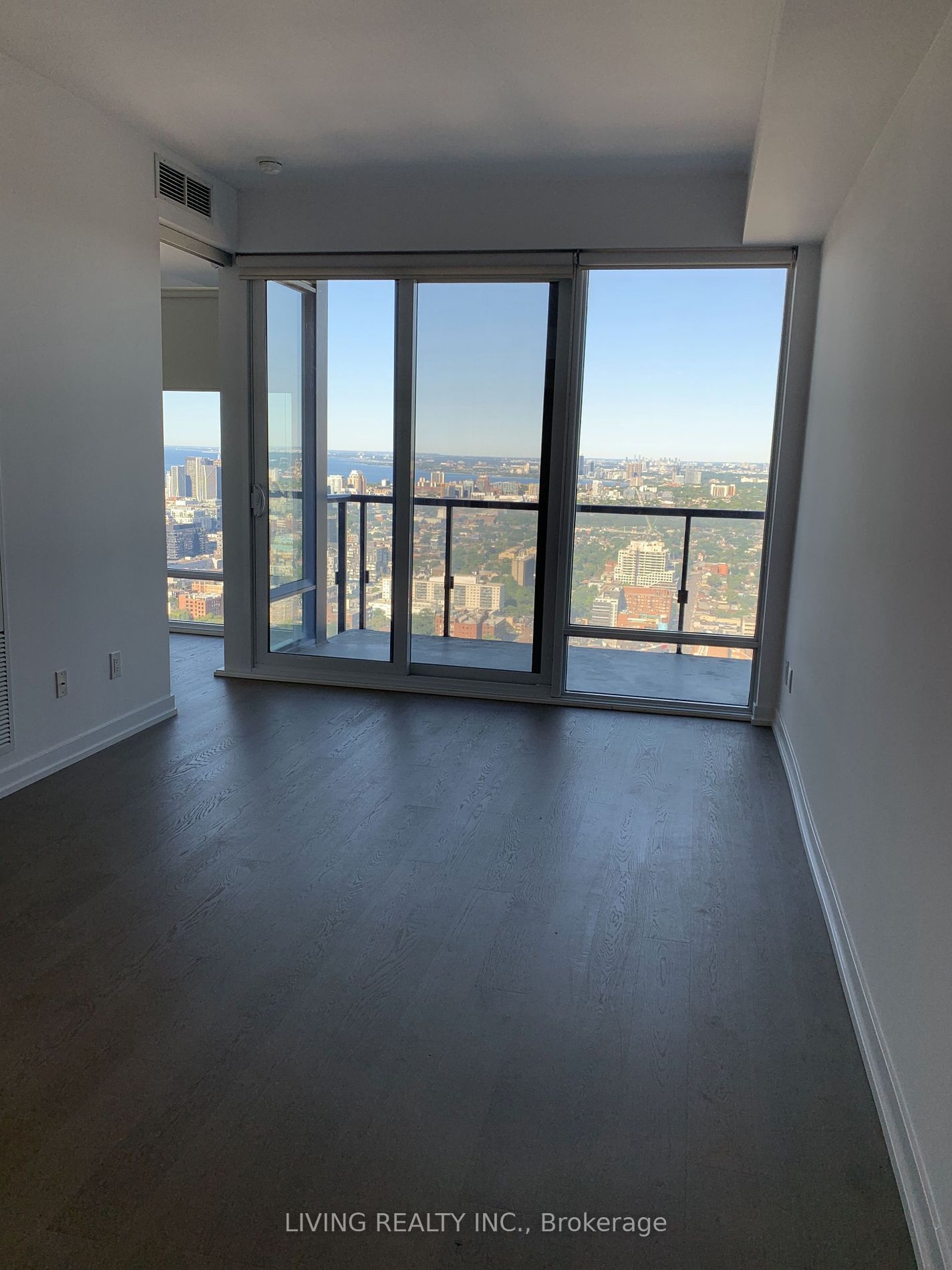 488 University Ave, unit 3911 for sale