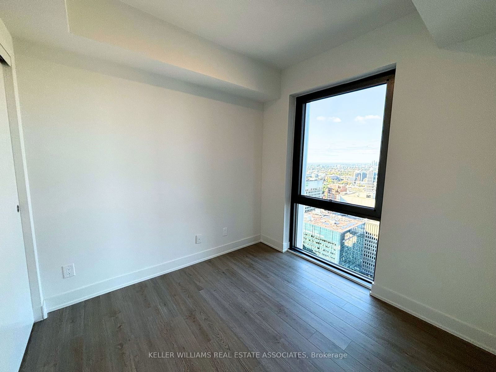 8 Cumberland St, unit 3402 for rent