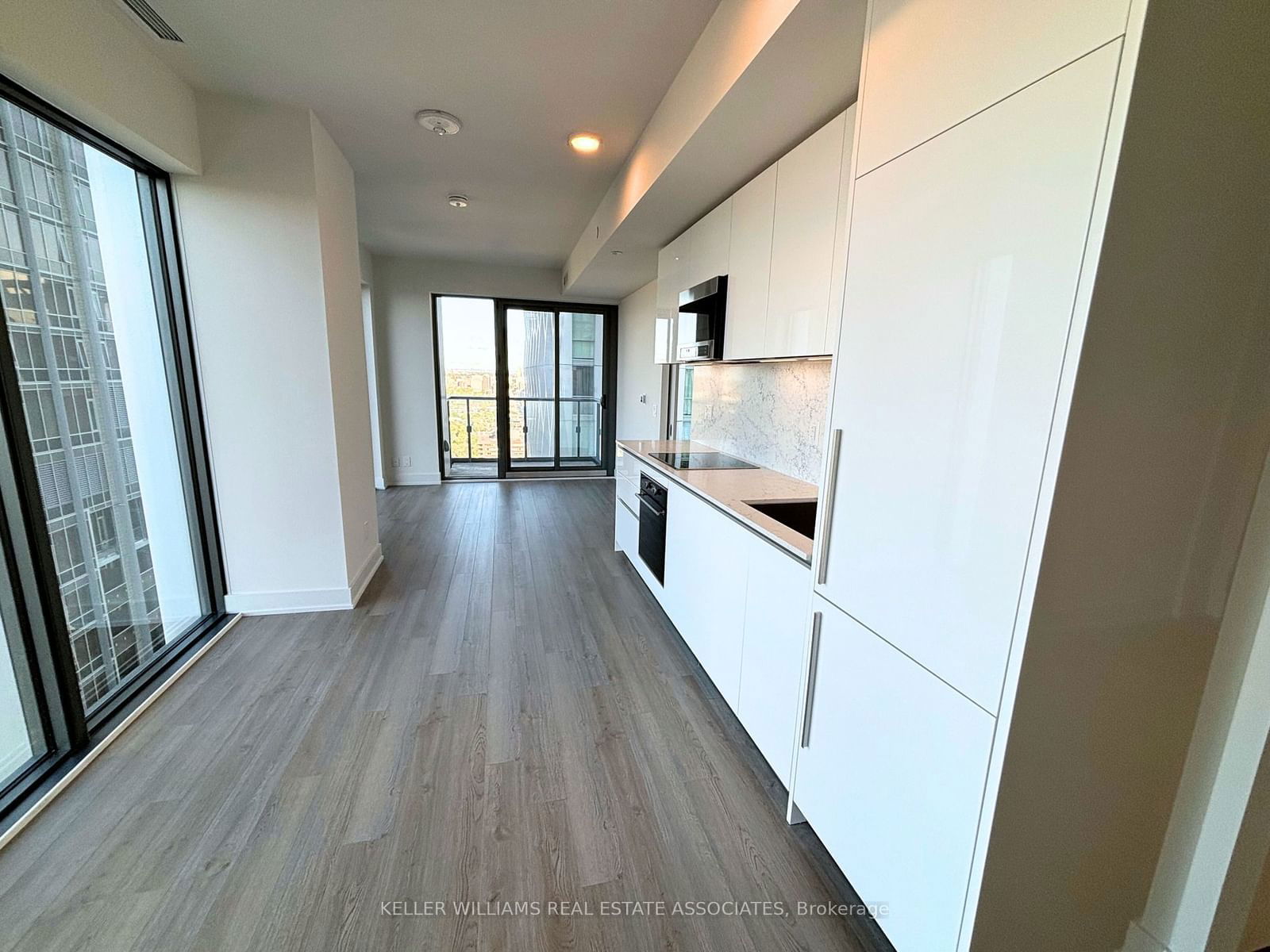 8 Cumberland St, unit 3402 for rent