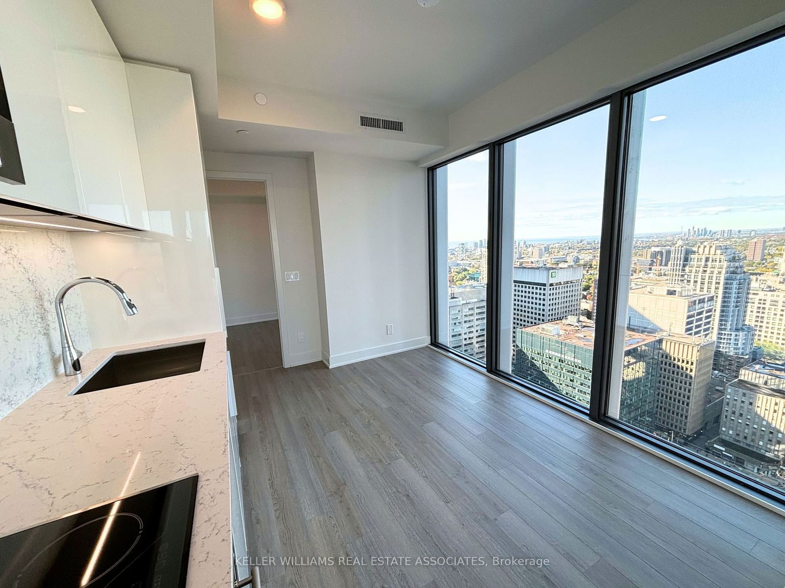 8 Cumberland St, unit 3402 for rent