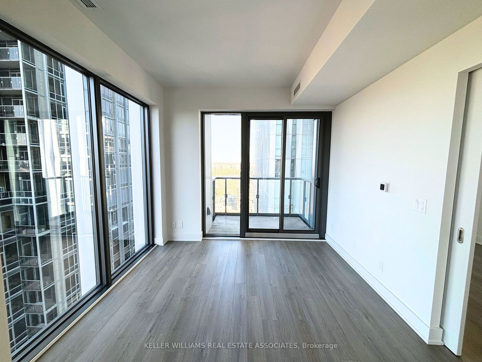 8 Cumberland St, unit 3402 for rent