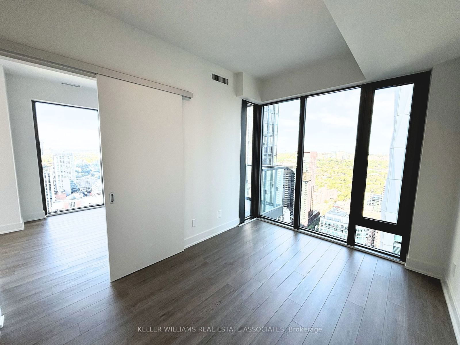 8 Cumberland St, unit 3402 for rent