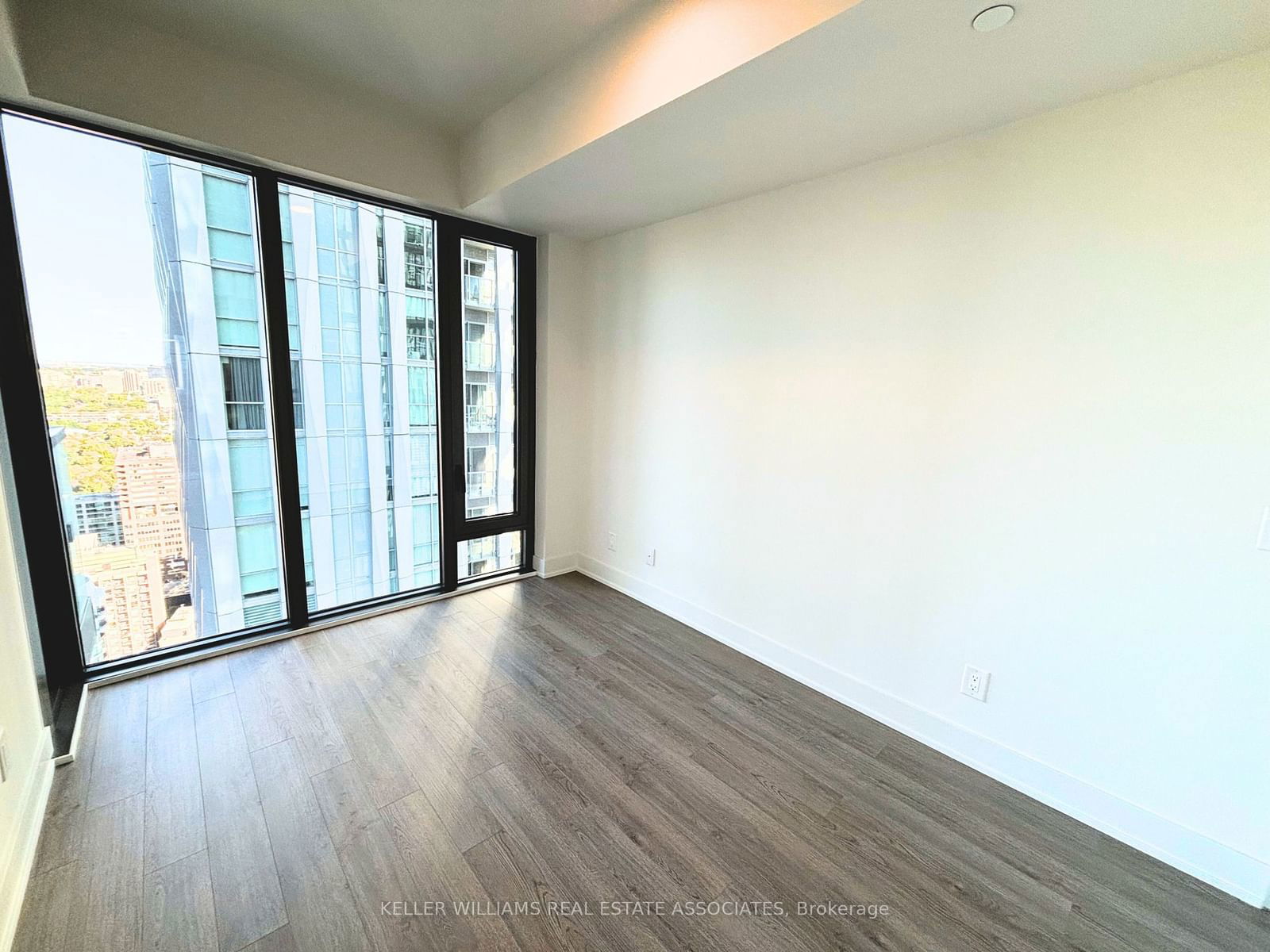 8 Cumberland St, unit 3402 for rent