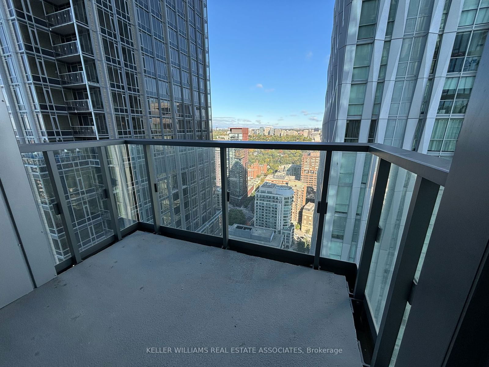 8 Cumberland St, unit 3402 for rent