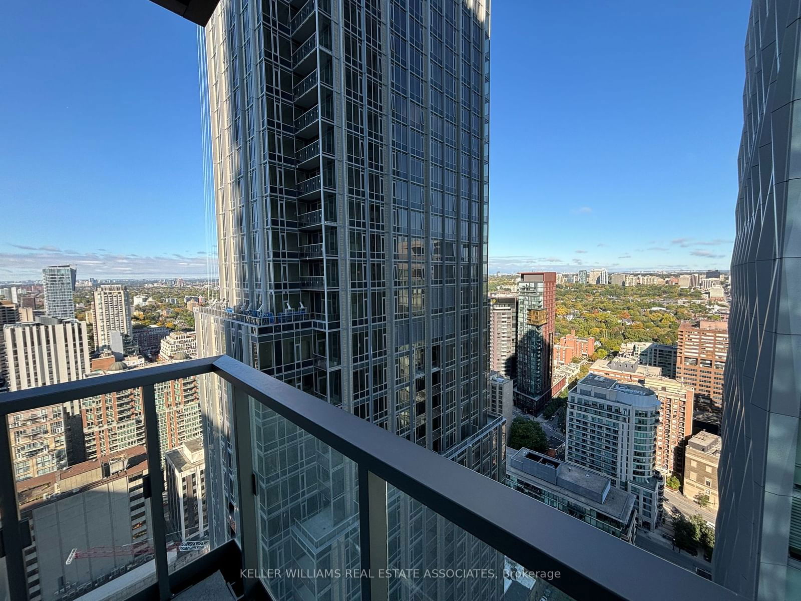 8 Cumberland St, unit 3402 for rent