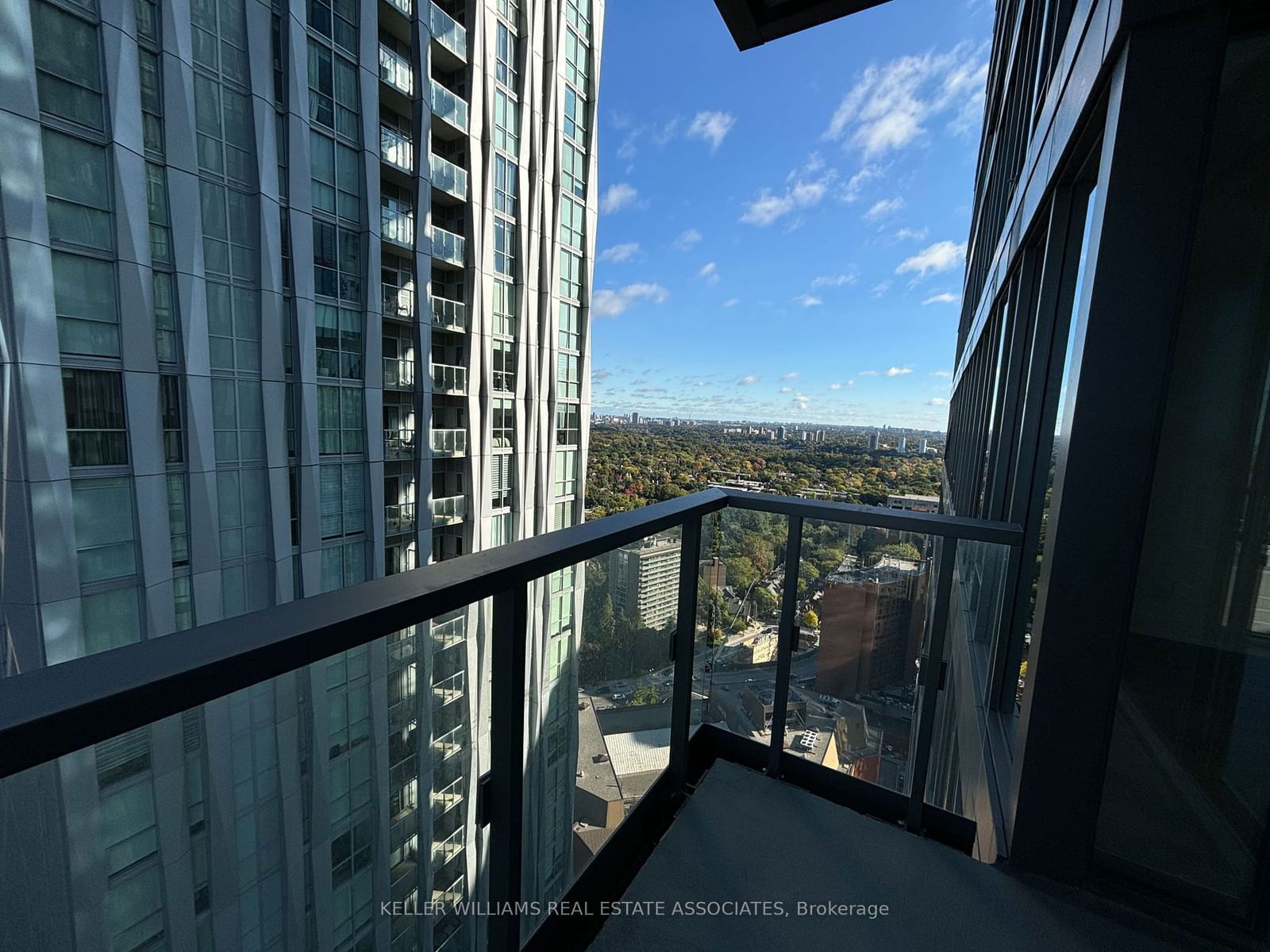 8 Cumberland St, unit 3402 for rent