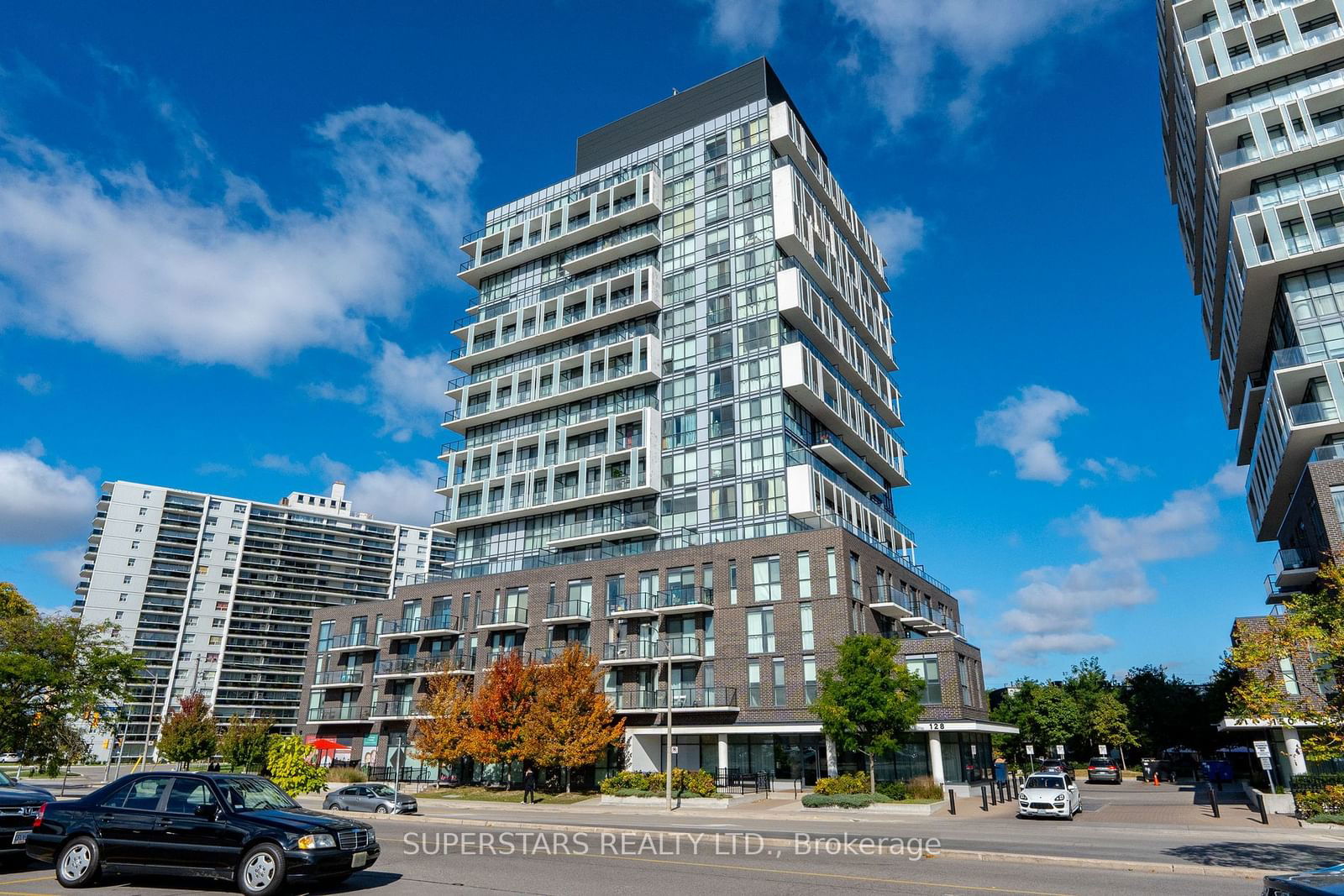 128 Fairview Mall Dr, unit 318 for sale