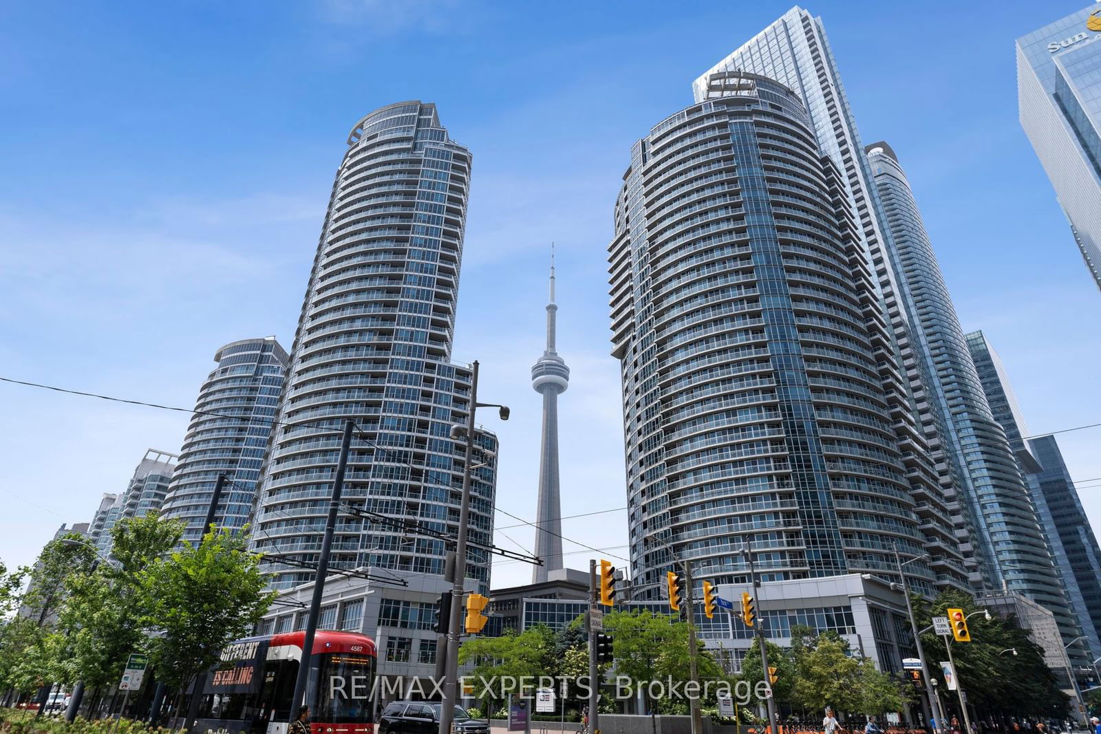 208 Queens Quay W, unit 607 for sale