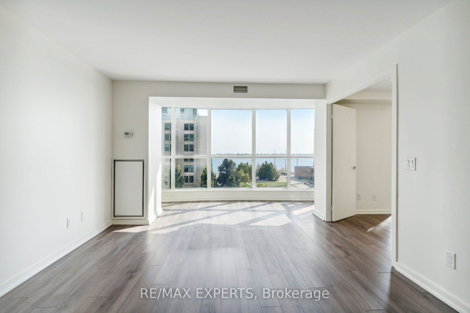 208 Queens Quay W, unit 607 for sale