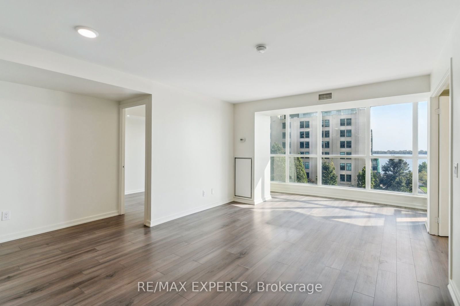 208 Queens Quay W, unit 607 for sale