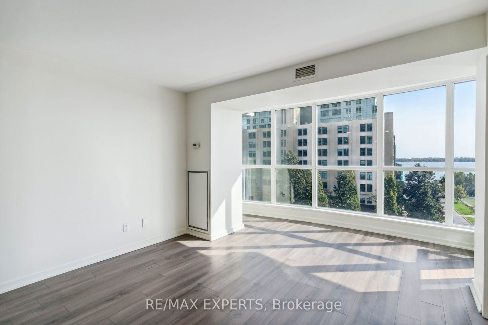 208 Queens Quay W, unit 607 for sale