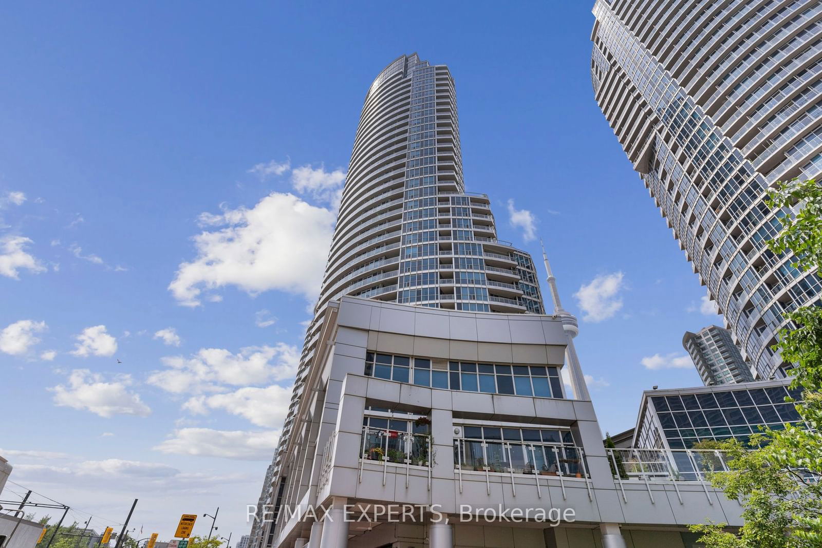 208 Queens Quay W, unit 607 for sale