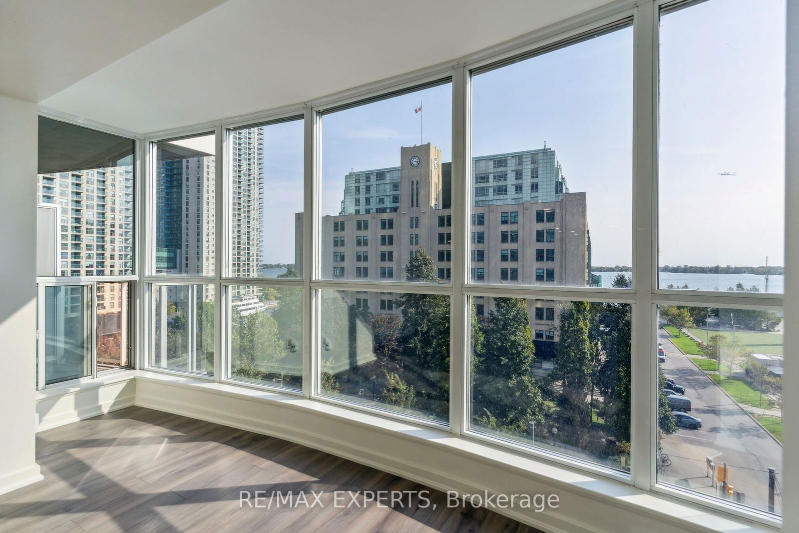 208 Queens Quay W, unit 607 for sale