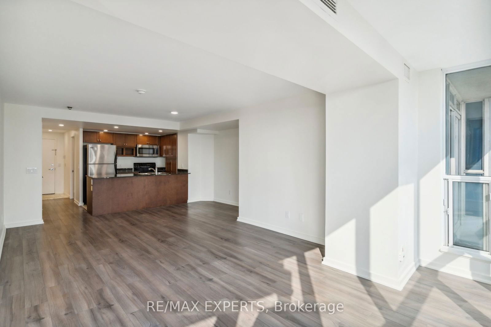 208 Queens Quay W, unit 607 for sale