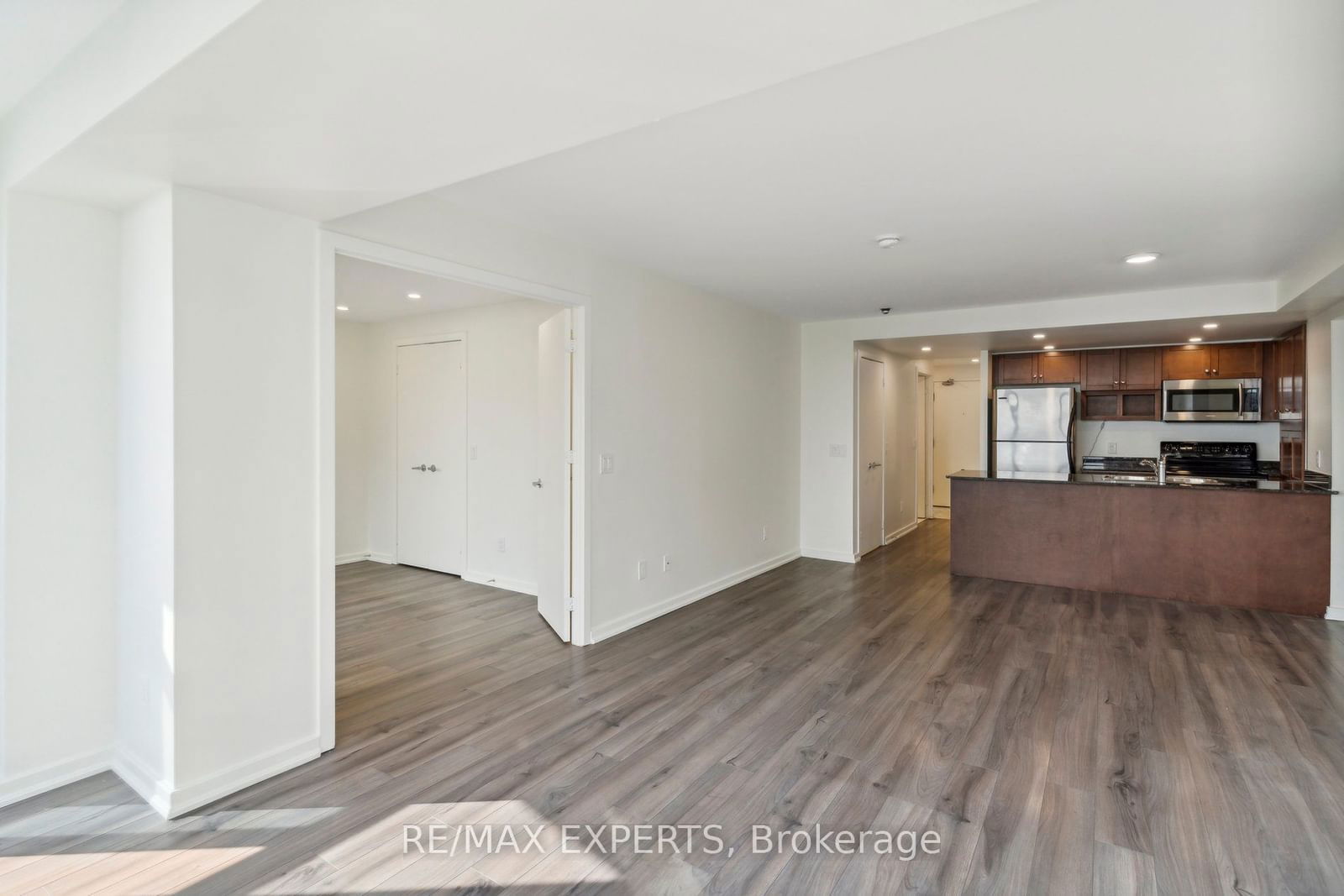 208 Queens Quay W, unit 607 for sale