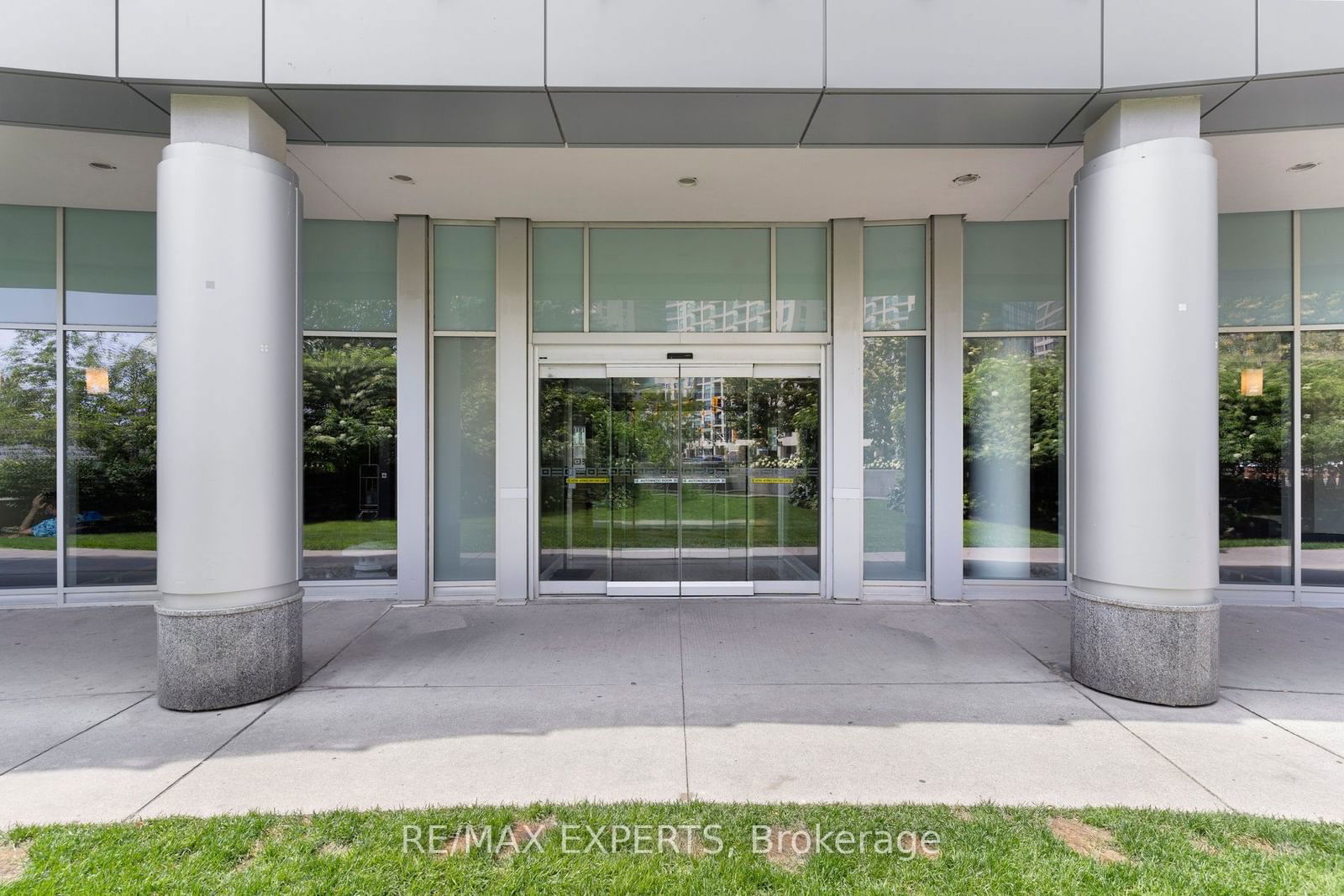 208 Queens Quay W, unit 607 for sale