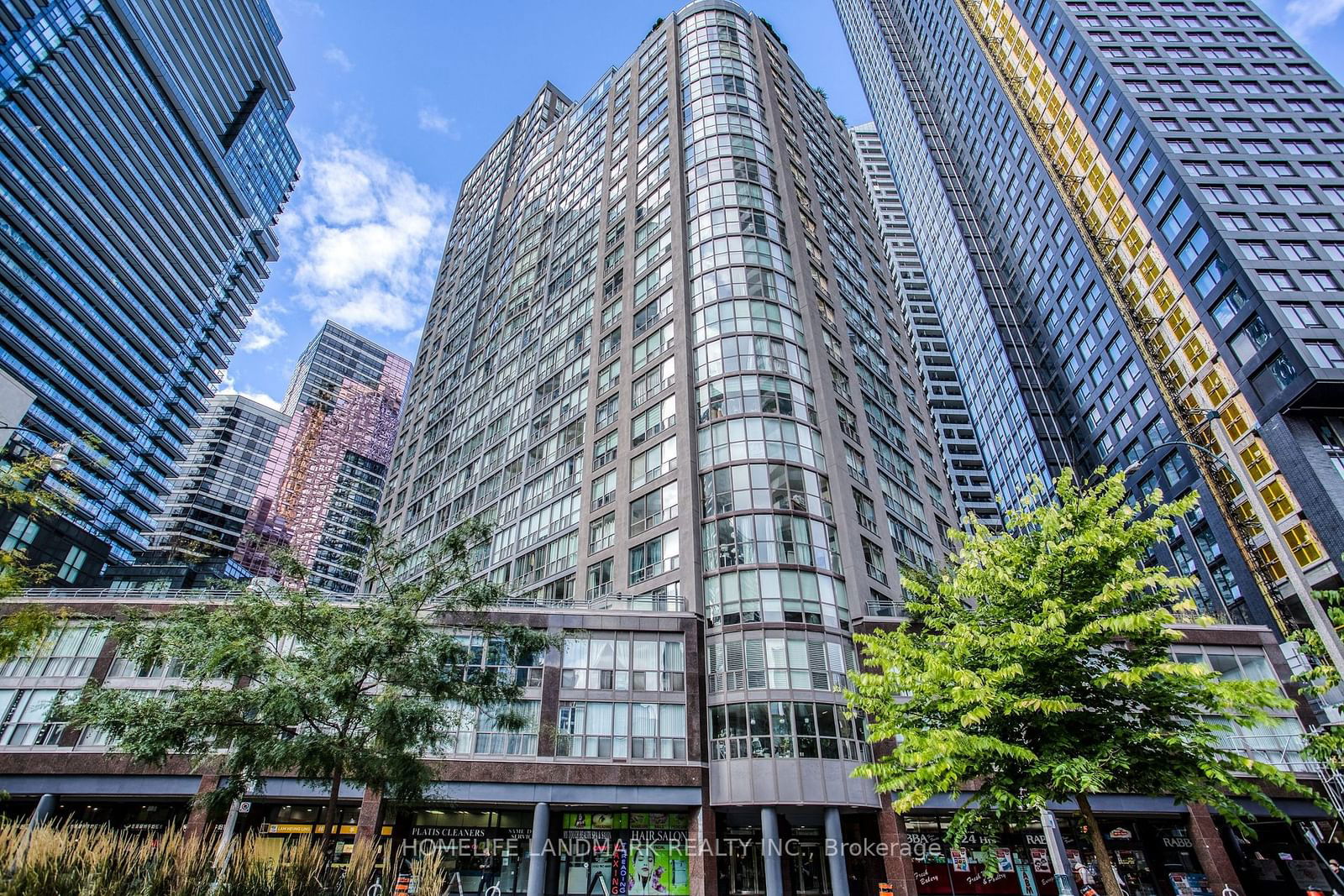 24 Wellesley St W, unit 306 for sale